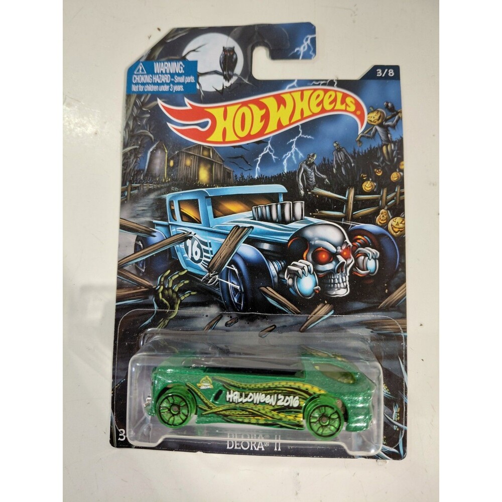 NIP Hot Wheels Halloween 2016 1:64 Die Cast Deora II w/ Surfboards